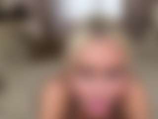 Live cam show with NicolleCliche - Green Eyes on SmokeAndPoke