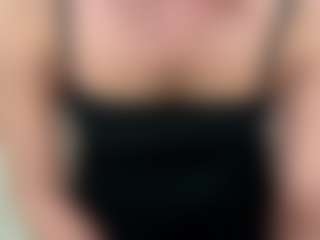 Live cam show with NicolleCliche - Green Eyes on Big Tits