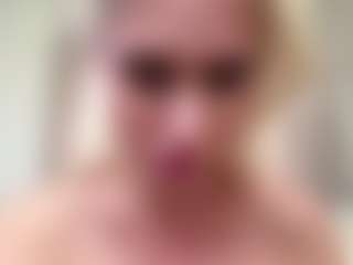 Spettacolo in cam dal vivo con NicolleCliche - Blonde Hair Petite su Camsoda