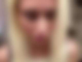 Live cam show with NicolleCliche - Flashing on pussylord.com