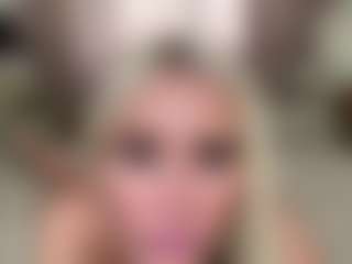 Live cam show with NicolleCliche - Athletic Blowjob on xfollow cams