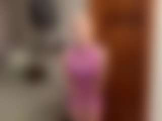 Live cam show with NicolleCliche - Ass Bouncing on Gym Cam Girls