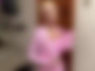 Live cam show with NicolleCliche - Bikini on justonemore.cc