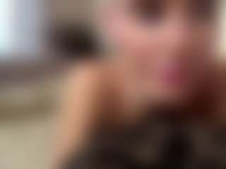 Live cam show with NicolleCliche - Green Eyes on Dare Cams