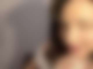 Live cam show with SeleneBrowder - New Petite on chickslive.net