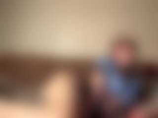 Spettacolo in cam dal vivo con Lia - Shaved Pussy Brown Hair su Camsoda