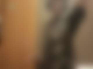 Live cam show with Mia - Moaning on camwithhim.com
