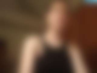 Live cam show with KimberleeTa - Grey on StripNow