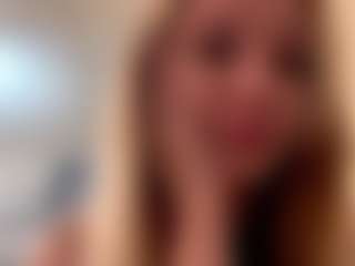 Live cam show with Selena - Gamer Athletic on Hubzter Live