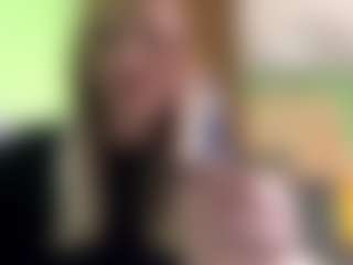 Live cam show with Selena - Ass Clapping on AdultVida.com