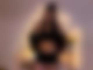 Live cam show with SavannahQuirino - Middle Aged on Camsoda