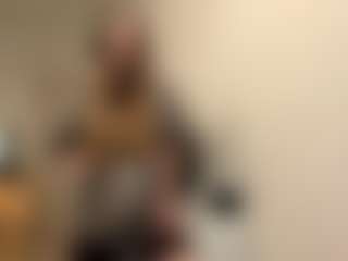 Live cam show with CoralPoniatowski - New Big Tits on Camsoda