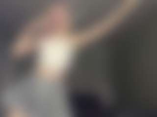 Bella's Live Sex Cam Show