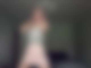 Bella's Live Sex Cam Show