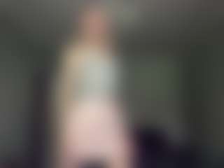 Bella's Live Sex Cam Show