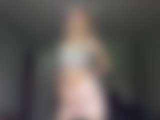 Bella's Live Sex Cam Show