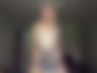 Bella's Live Sex Cam Show