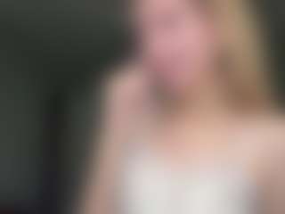 Bella's Live Sex Cam Show