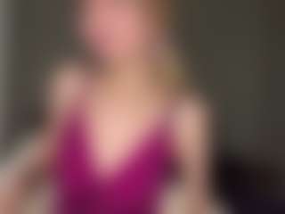 Bella's Live Sex Cam Show
