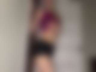 Bella's Live Sex Cam Show