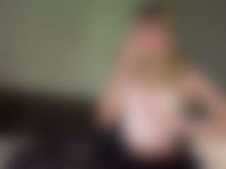 Bella's Live Sex Cam Show