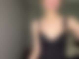 Bella's Live Sex Cam Show