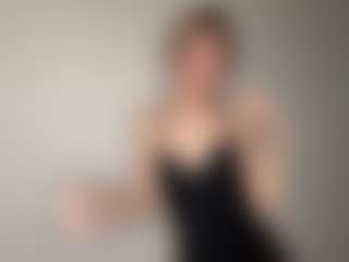 Bella's Live Sex Cam Show