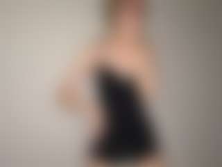 Bella's Live Sex Cam Show