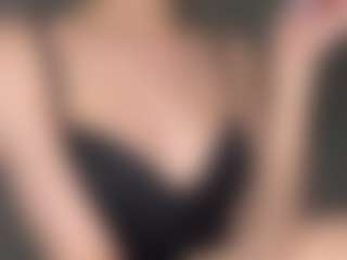 Bella's Live Sex Cam Show