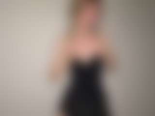 Bella's Live Sex Cam Show