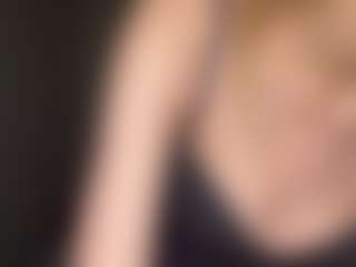 Bella's Live Sex Cam Show