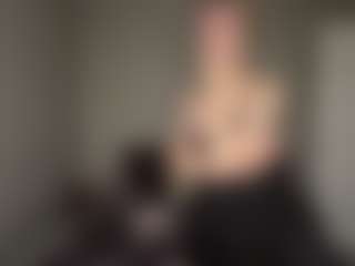 Bella's Live Sex Cam Show