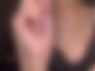 Bella's Live Sex Cam Show
