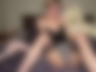 Bella's Live Sex Cam Show