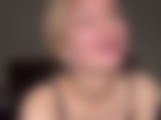 Bella's Live Sex Cam Show