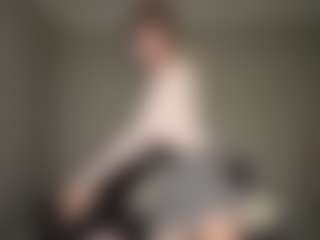Bella's Live Sex Cam Show