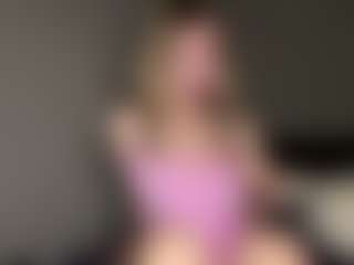 Live cam show with Bella - Smoking on camwithhim.com
