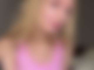 Live cam show with Bella - Green Eyes on Milfs Live