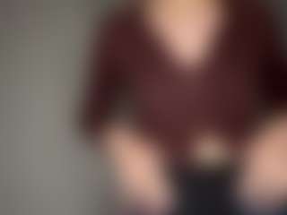 Live cam show with Bella - Smoking on TeamSkeetLive