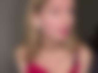 Live cam show with Bella - College on Camming Site