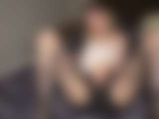 Live cam show with Bella - Shaved on CamwithHer