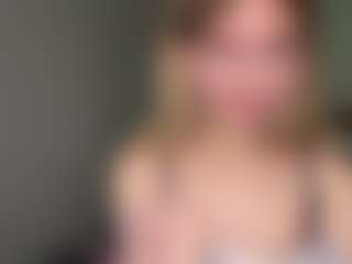 Live cam show with Bella - Athletic Brown Eyes on livesuperchat.net