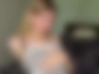 Live cam show with Bella - Brown Eyes Teen (18+) on livesuperchat.net