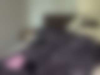 Live cam show with Bella - Shaved on PervPlay.com