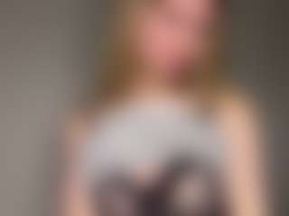 Live cam show with Bella - Shaved on Fling VIP Chat