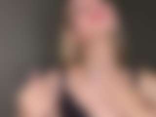 Live cam show with Bella - Blonde Hair on Hubzter Live