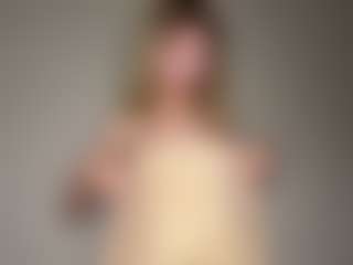 Bella's Live Sex Cam Show