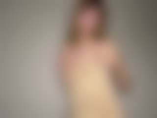 Live cam show with Bella - Solo on liverealitysex.com