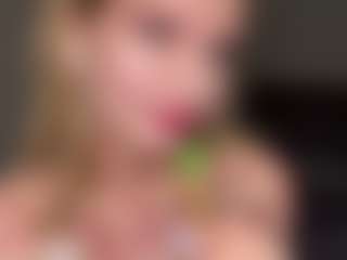Bella's Live Sex Cam Show