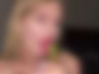 Bella's Live Sex Cam Show